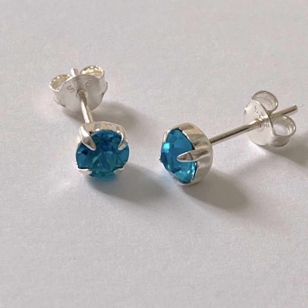 925 Silver 5mm blue cz cubic zirconia stunning earrings
